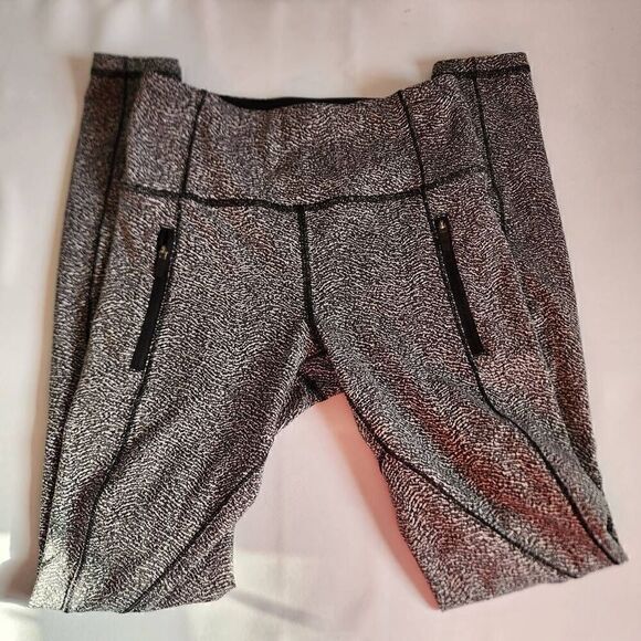 Lululemon Run It Out Tight Power Luxtreme Ripple Jacquard Black White Size 4 D7 - Picture 9 of 15